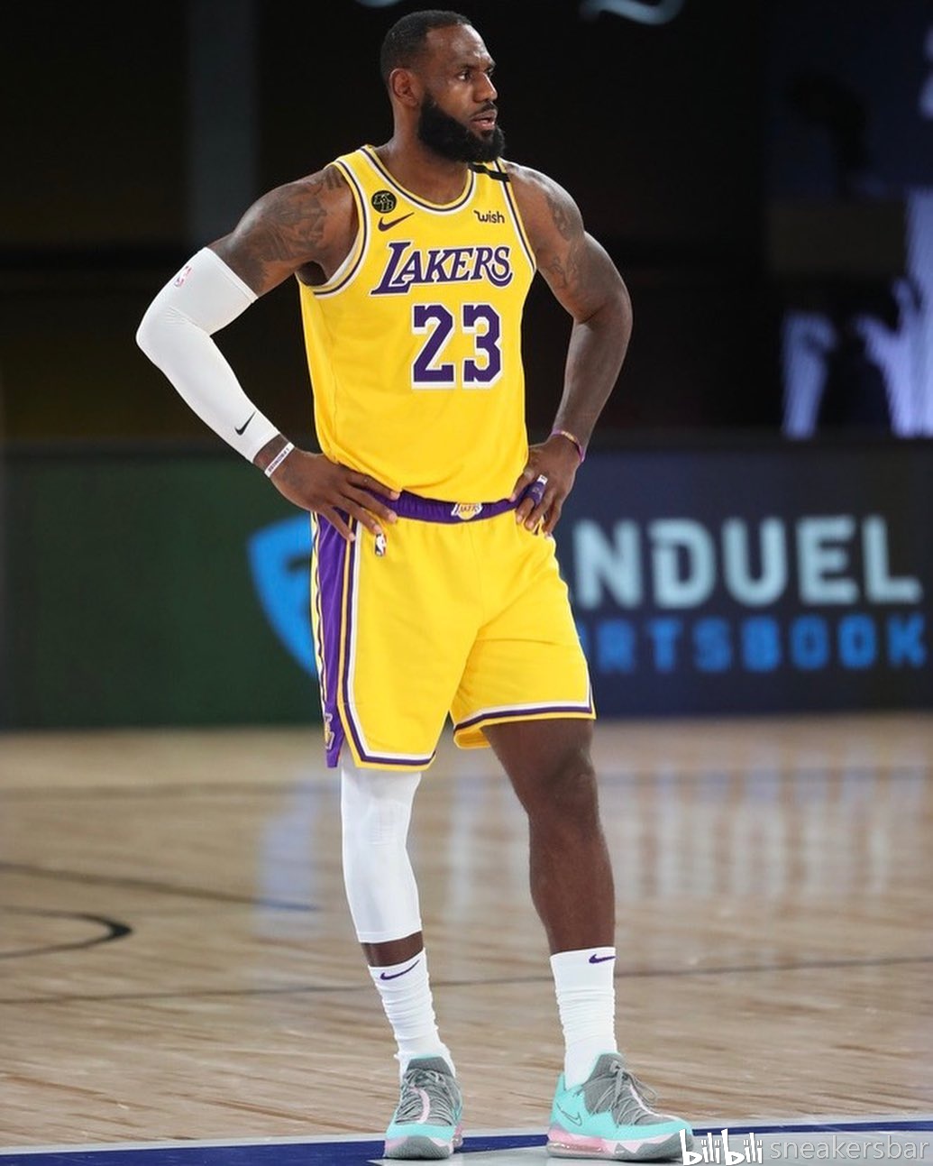 帮助队友完 帮助队友完